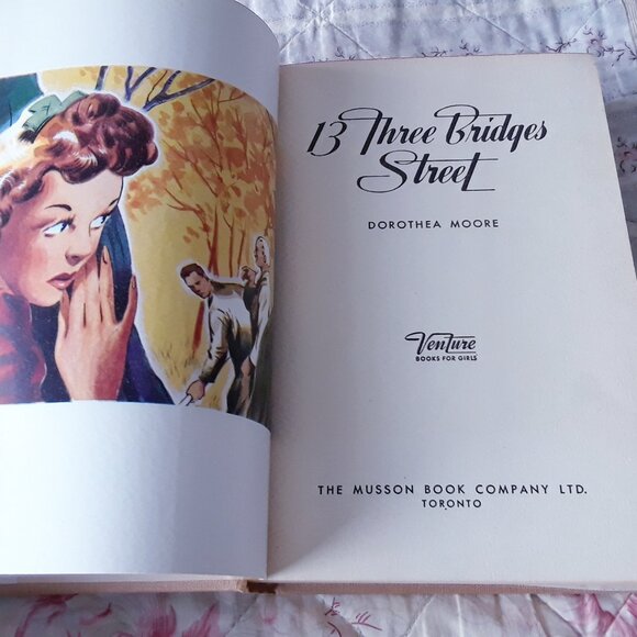 1945 Girls Mystery Book 13 Three Bridges Street Dorothea Moore - Picture 6 of 7